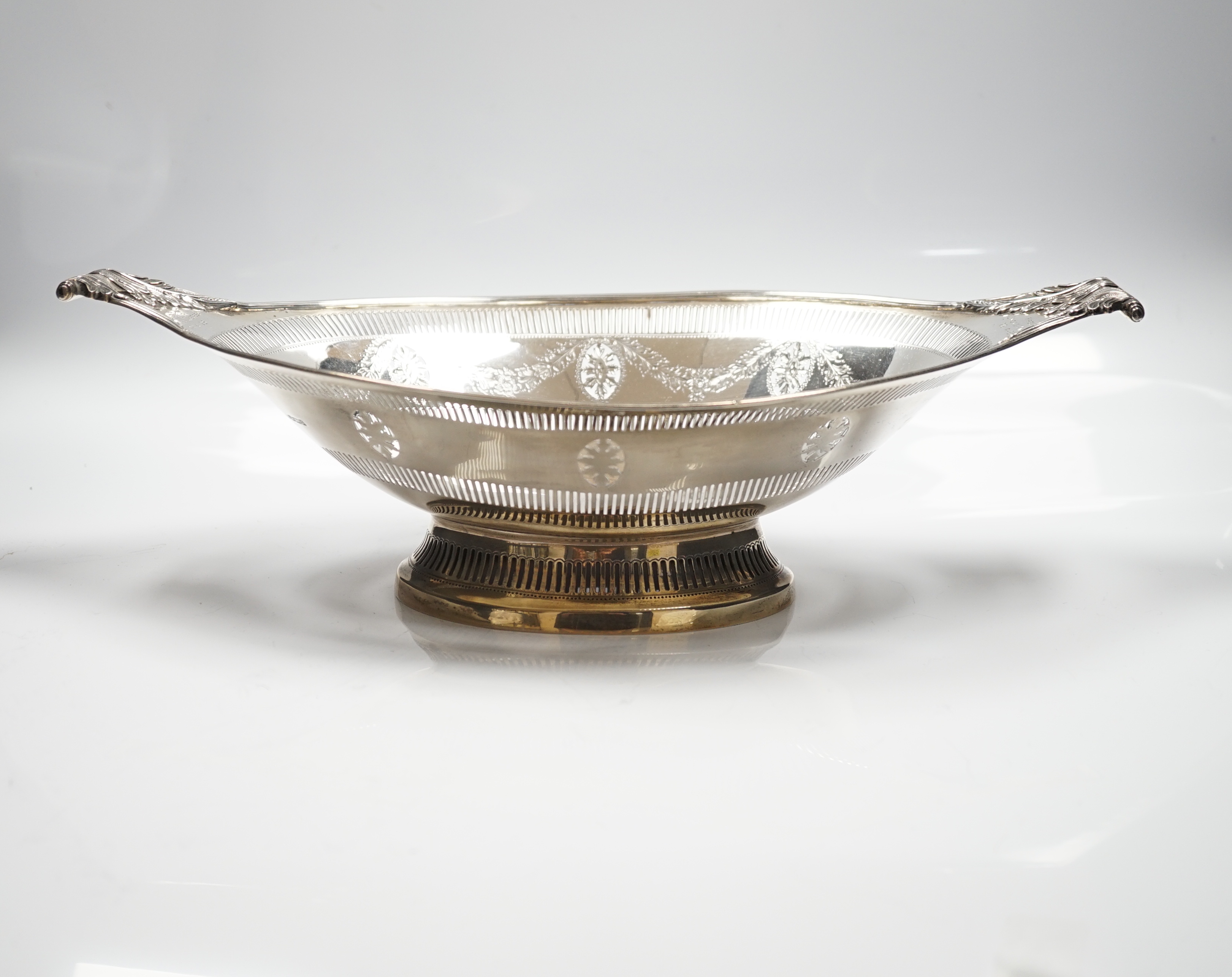 An Edwardian pierced silver two handled oval pedestal dish, with engraved inscriptions, Thomas Bradbury & Sons, Sheffield, 1907, 36.9cm, 18.8oz.